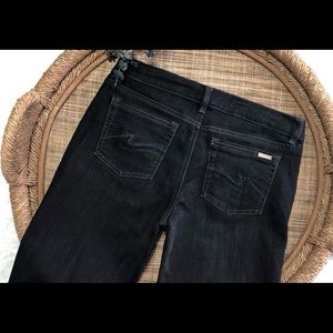 White House Black Market • Noir Slim Leg • Black Jeans Sz 6R EUC